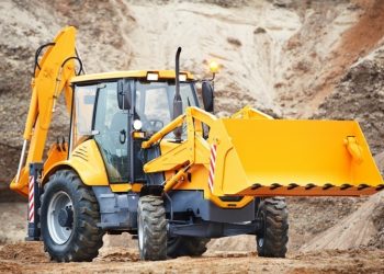 Primary Advantages of Hiring Professional Earth Movers