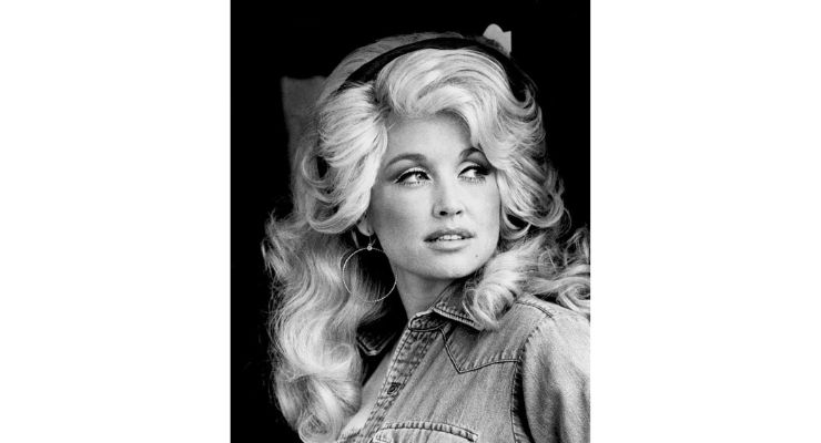 Dolly Parton Gifted Fans – Without A Wig Look